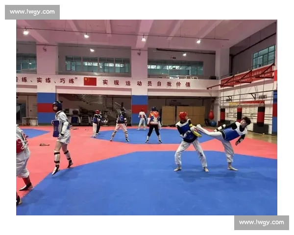 打造青少年篮球训练营地提升技能培养团队精神与竞技实力新模式探索